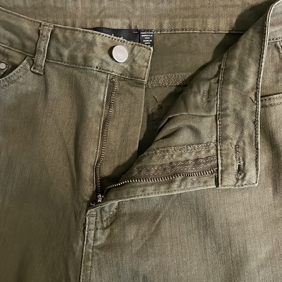 Thursdays Army Green Raw Edge Capri Cropped Jean Pants Size Large - Picture 12 of 15